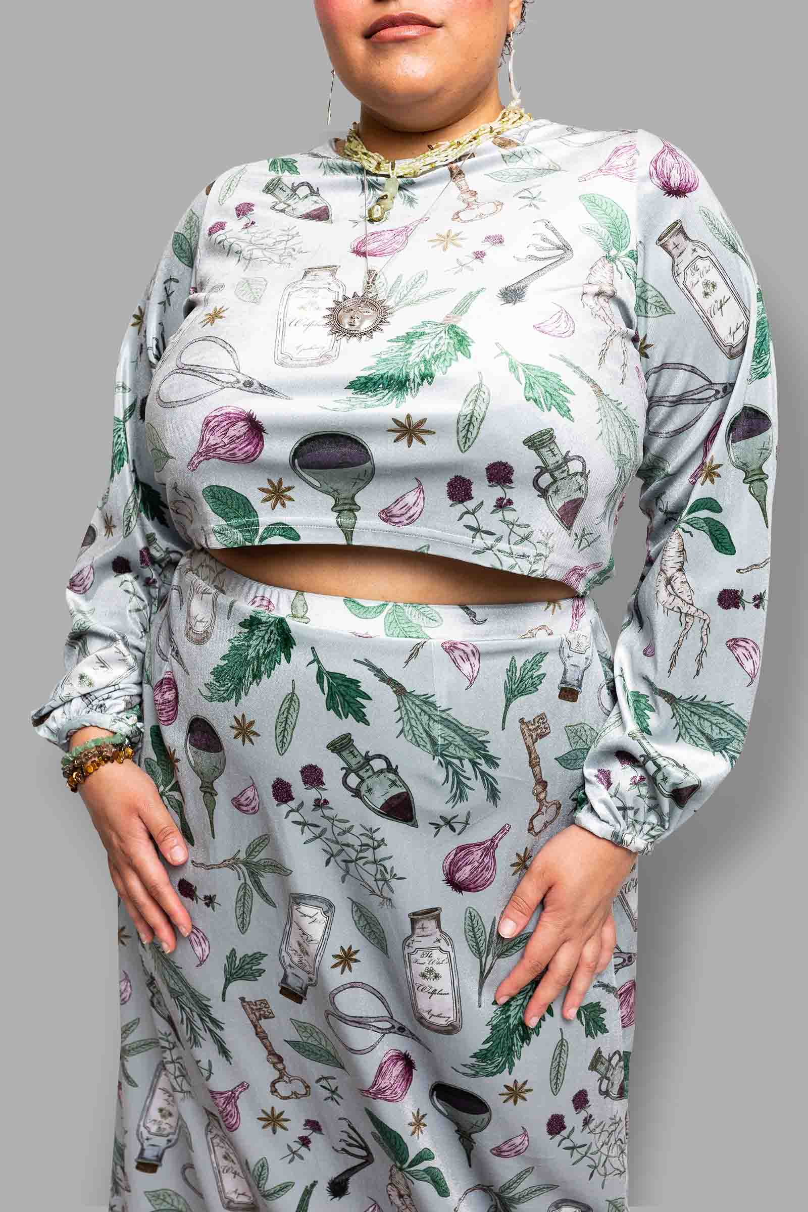 cosmic drifters long sleeved velvet crop top forest witch print close(1)