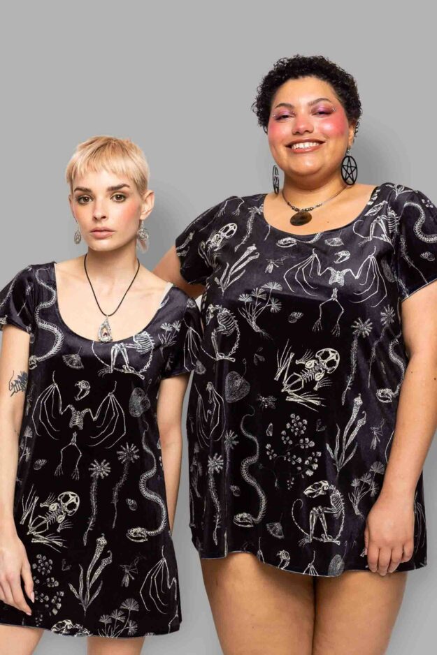 cosmic drifters short sleeved velvet midi dress ossium print pairs(1)