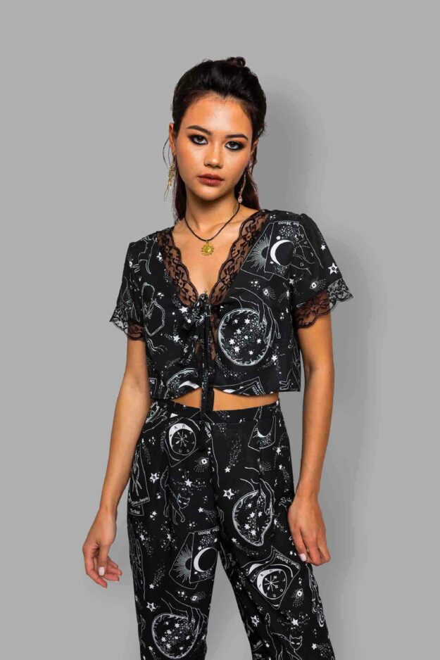 cosmic drifters tie front cropped boxy tee travelling carnival