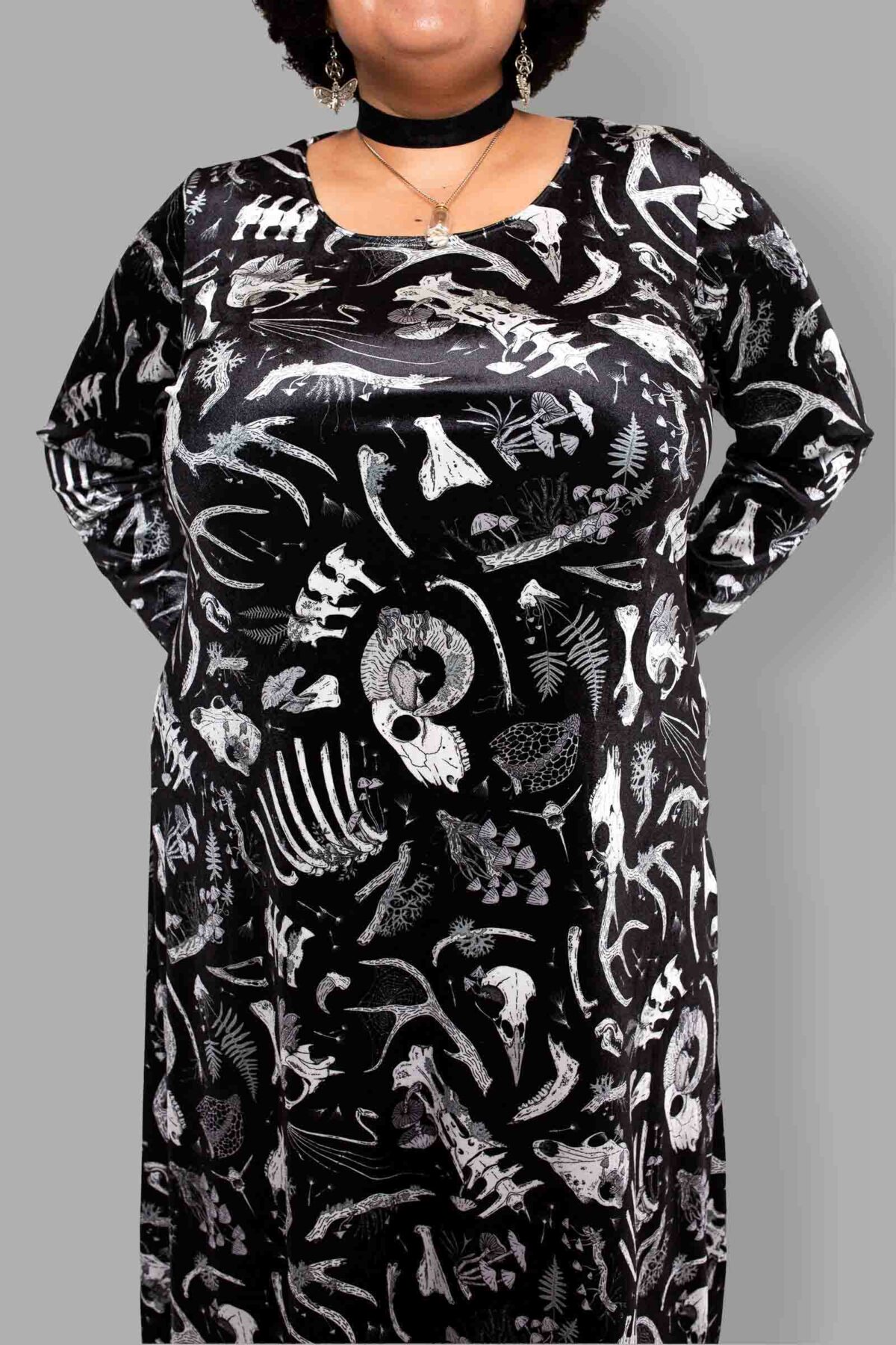 cosmic drifters fungalis print velvet midi dress close