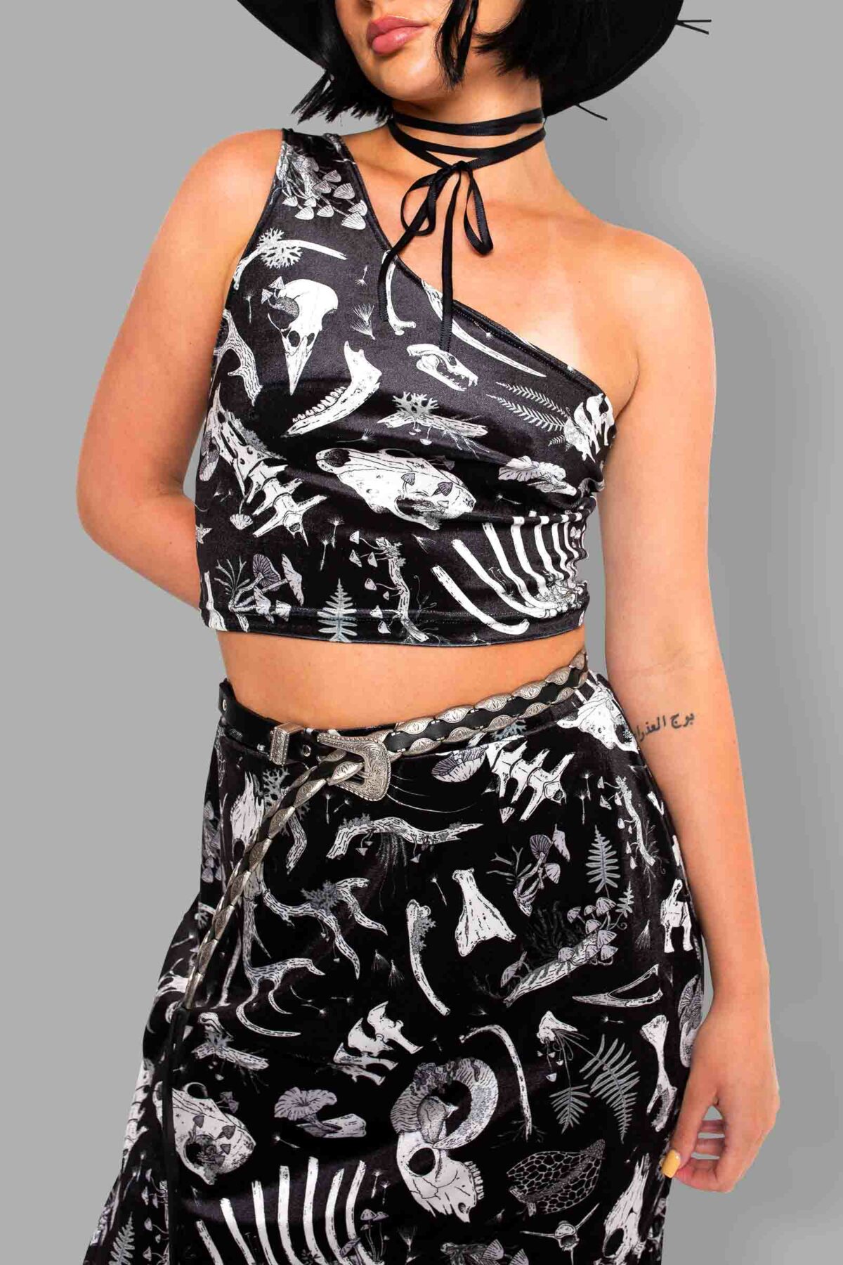cosmic drifters fungalis print velvet top skirt close