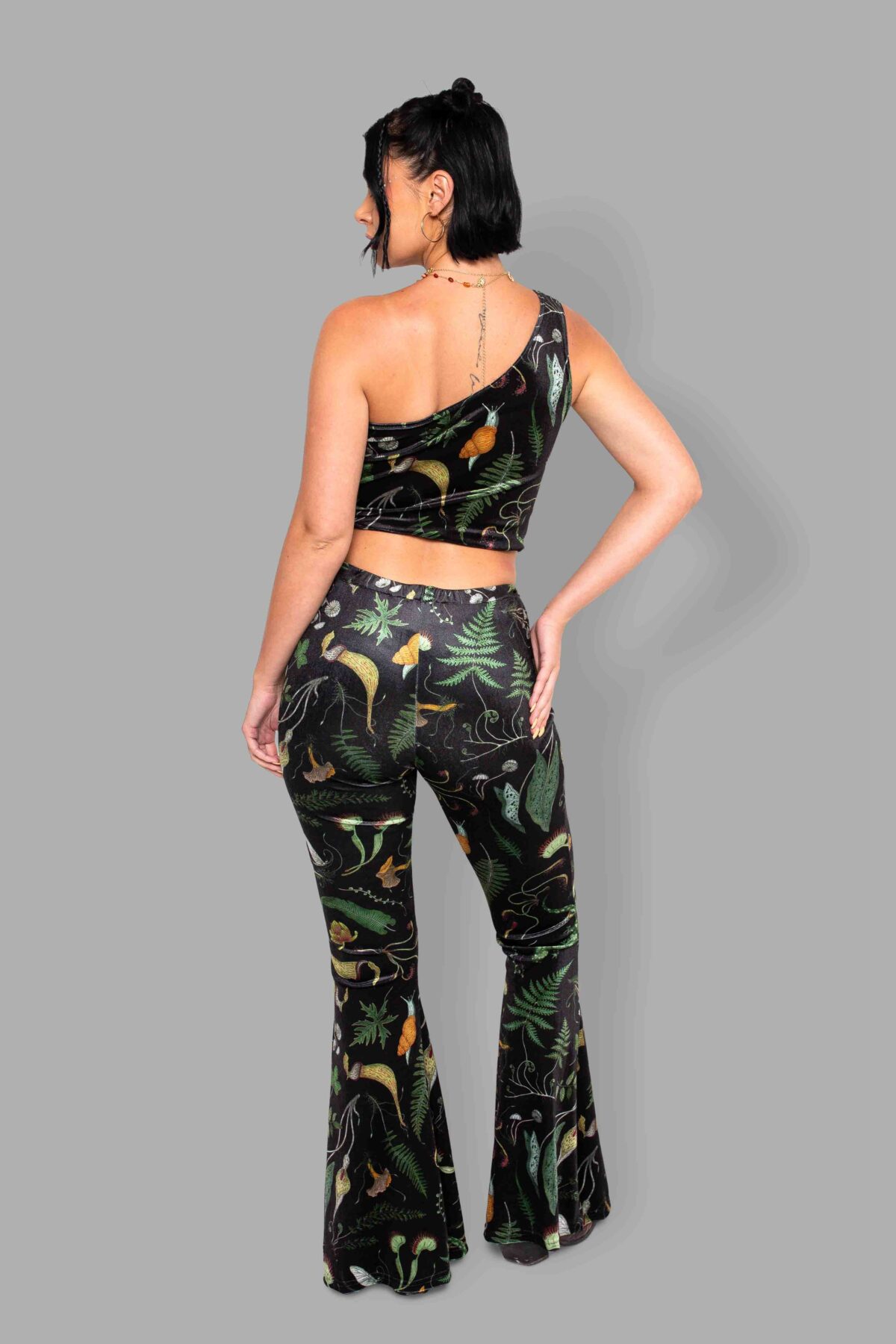 cosmic drifters werewood print velvet flares back3