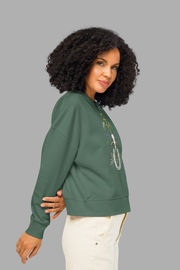 witches altar sweatshirt2